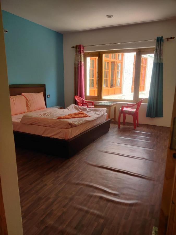 Tsetan Guest House Leh Ngoại thất bức ảnh