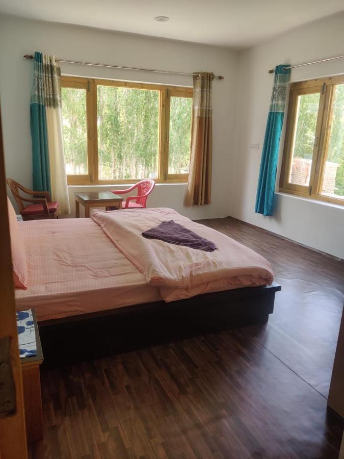 Tsetan Guest House Leh Ngoại thất bức ảnh
