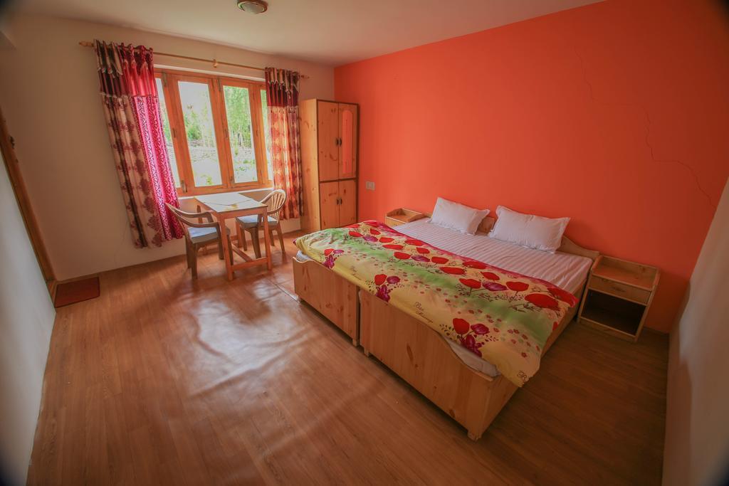 Tsetan Guest House Leh Ngoại thất bức ảnh