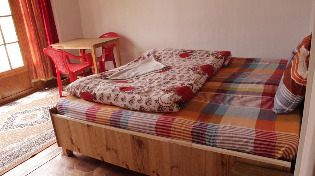 Tsetan Guest House Leh Ngoại thất bức ảnh