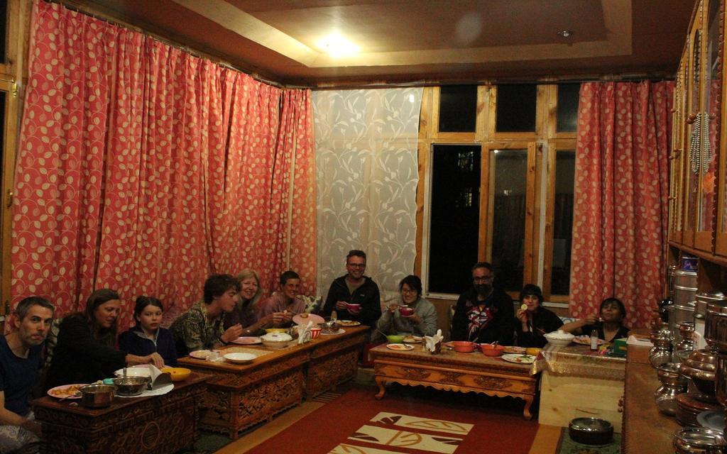 Tsetan Guest House Leh Ngoại thất bức ảnh