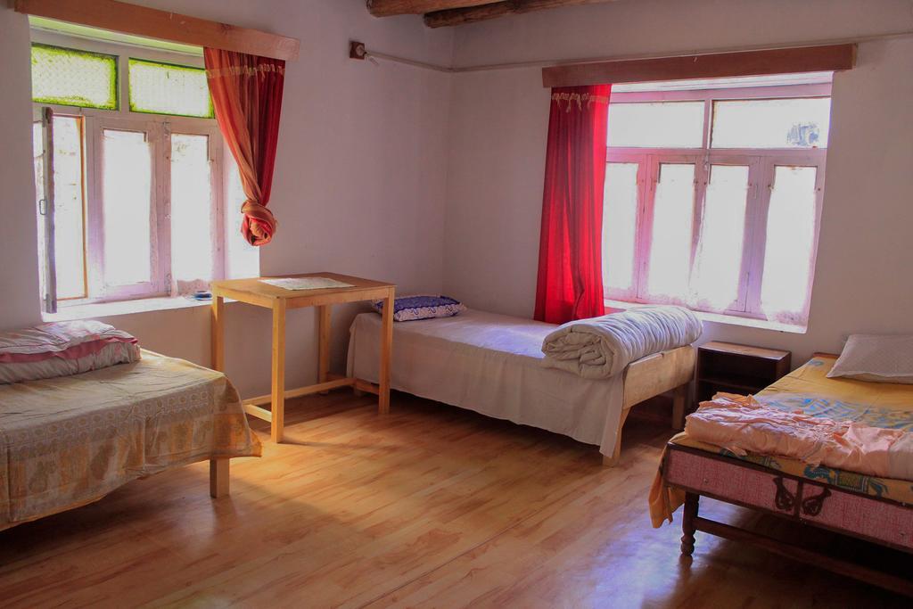 Tsetan Guest House Leh Ngoại thất bức ảnh