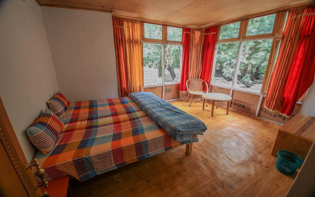 Tsetan Guest House Leh Ngoại thất bức ảnh