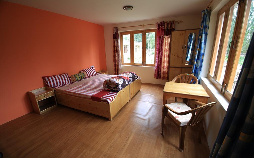 Tsetan Guest House Leh Ngoại thất bức ảnh