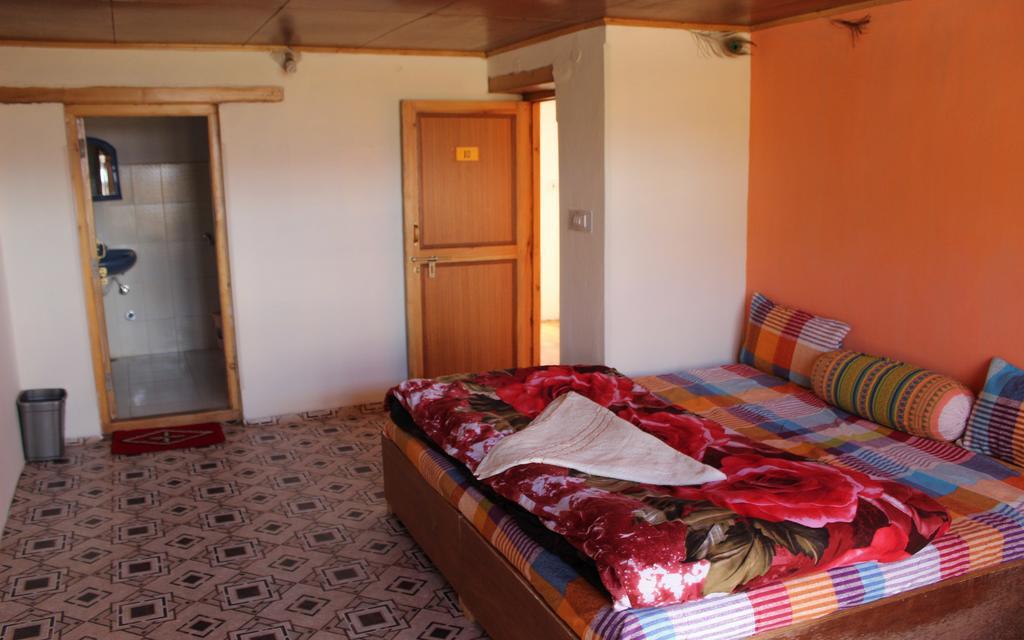 Tsetan Guest House Leh Ngoại thất bức ảnh