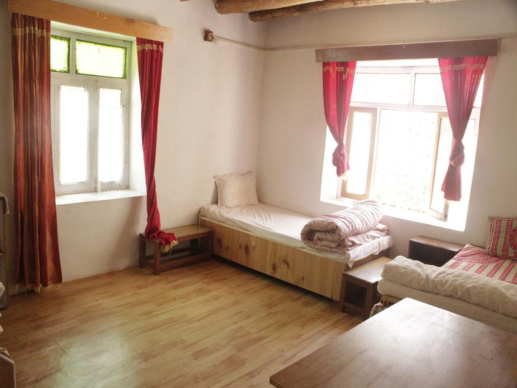 Tsetan Guest House Leh Ngoại thất bức ảnh