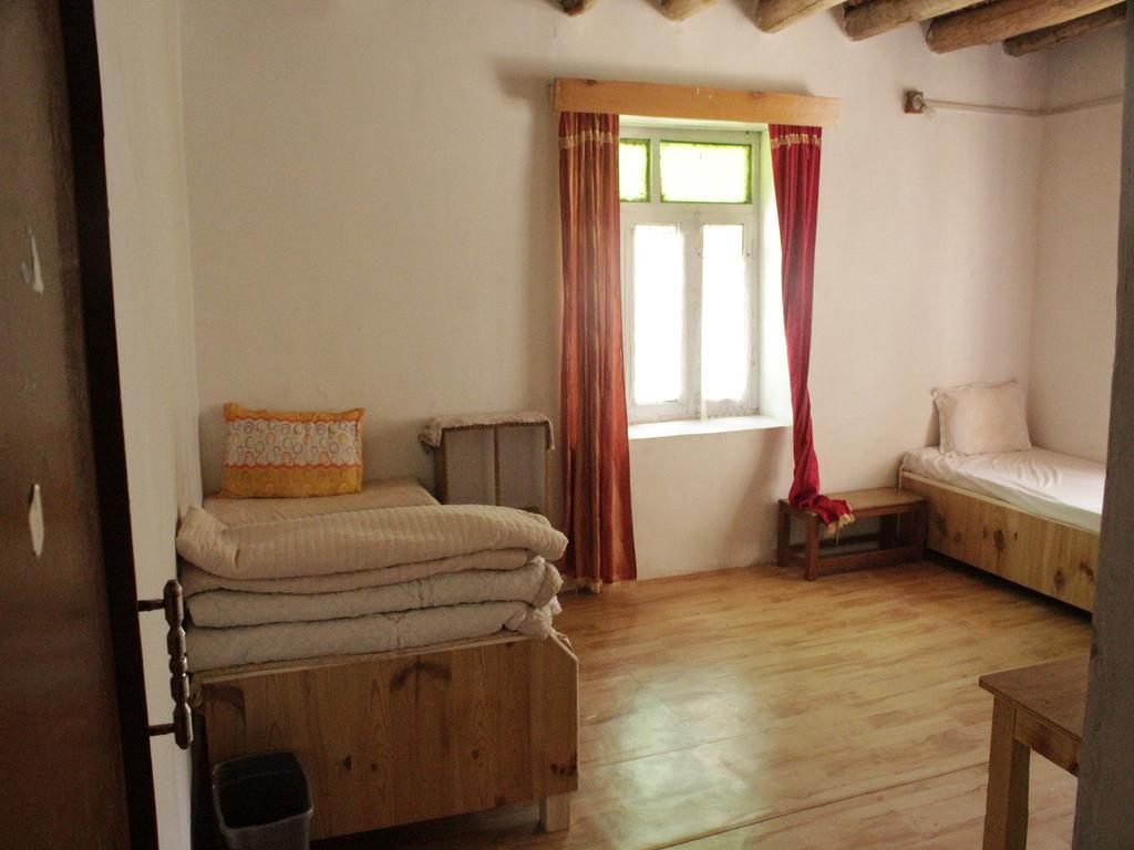 Tsetan Guest House Leh Ngoại thất bức ảnh